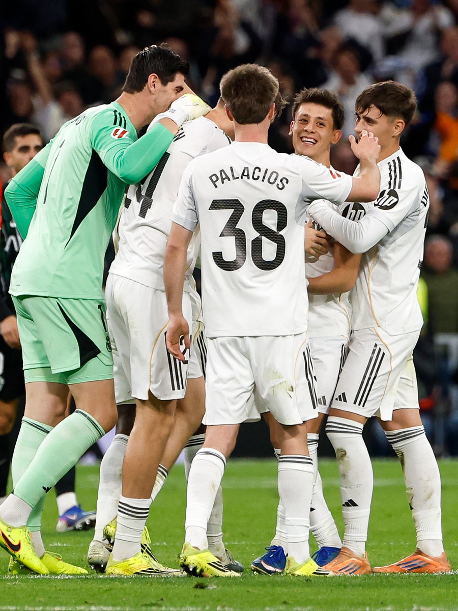 realmadriden's tweet photo. MY TEAMMMMMMMMM 👑 https://t.co/2qPiQ9GjC6