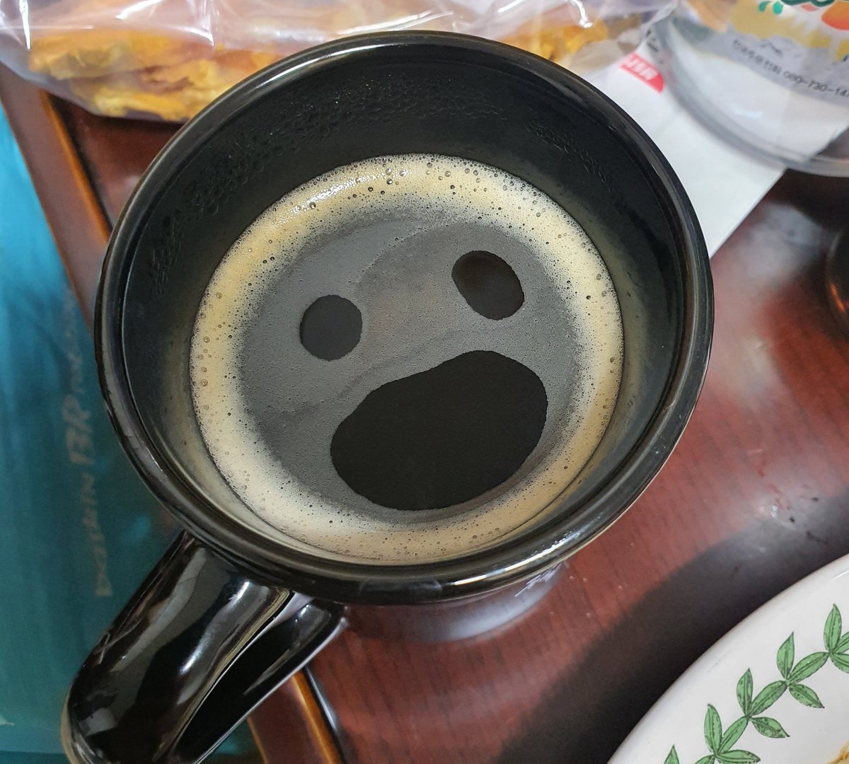 커피를 마시는중에 저런 표정으로
날 바라보고 있을 경우의 수를 구하시오