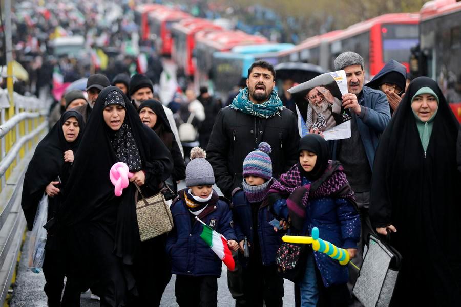 XHNews's tweet photo. Defying ongoing U.S.-Israeli airstrikes, Iranians across the country took to the streets Friday to mark International Quds Day.
For more: #FromtheFrontline: Defiance under fire -- a Tehran rally amid airstrikes https://t.co/VwQ7kjA0CH https://t.co/fk1KFQzVq2