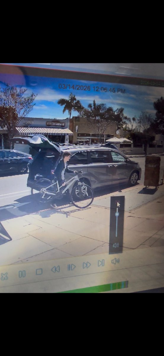 presley_co's tweet photo. It’s a beautiful day in the bike lane @ToddGloria @StephenWhitburn @AdamSchaffer15 @ScamDiegoCA #bikelane #hypocrits #entitled #privelaged #rulesfortheenotforme https://t.co/6fc2yvaOfT