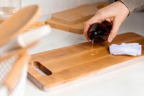 Believe it or not, your go-to cooking oil can double as a cleaning product. tinybfs.com/t/ILZ4NV