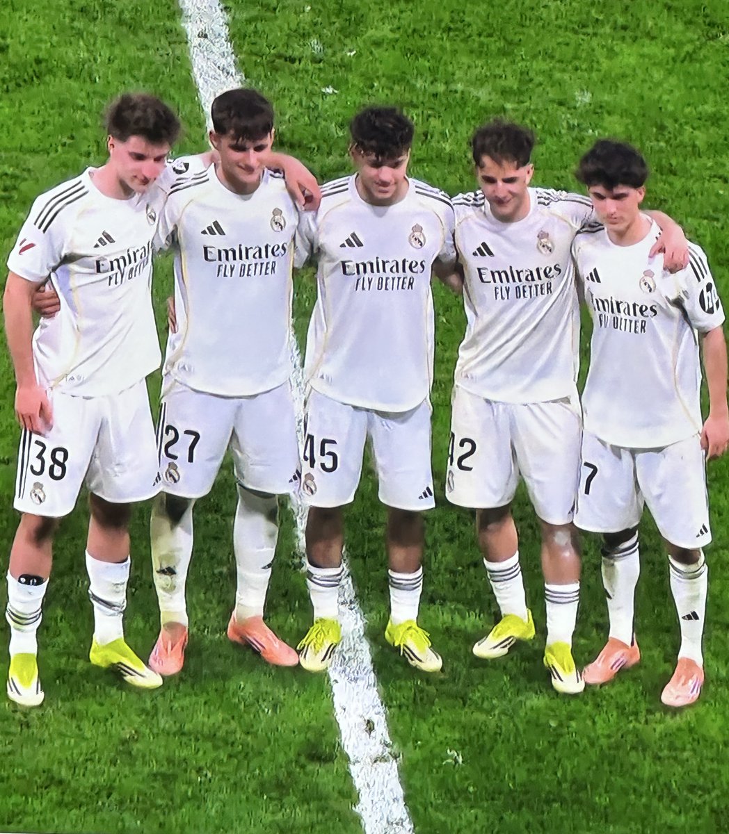 Acompañantes tweet media