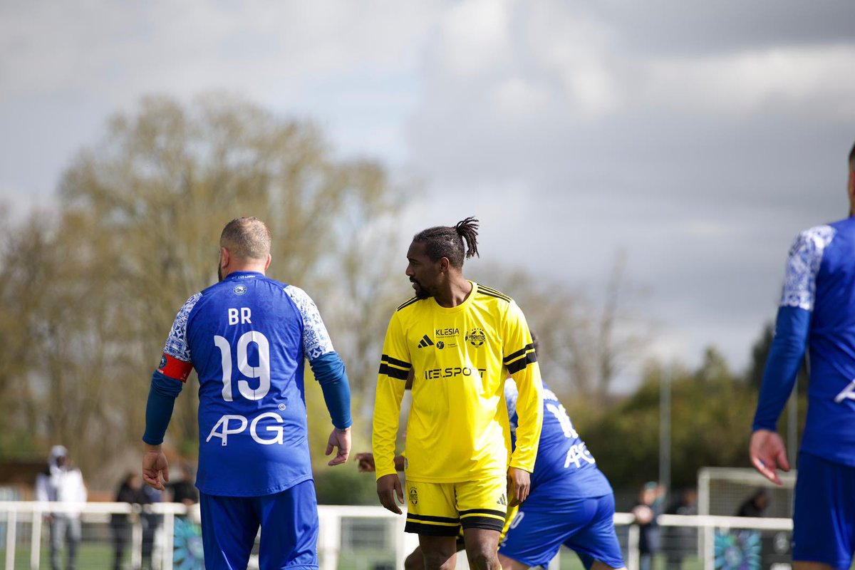 Variétés C.F. tweet media