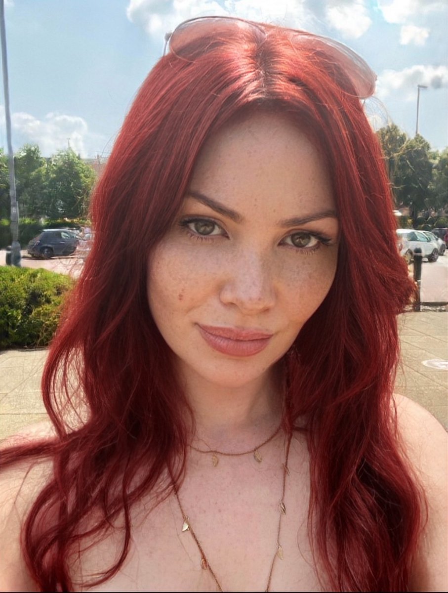 Lucy W ✿ tweet media