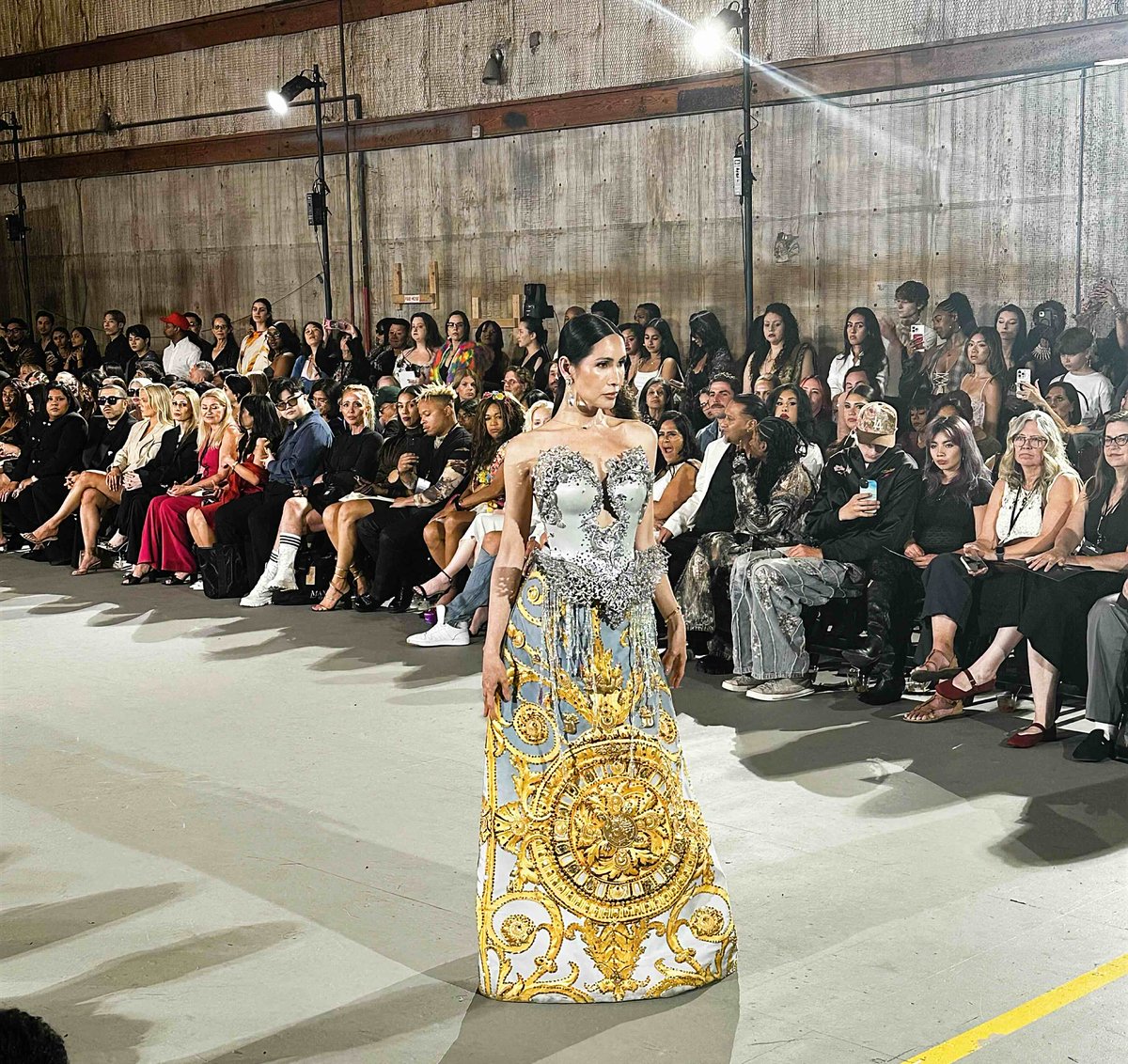 Fab5Lifestyle's tweet image. The Bureau Fashion Week LAFW Couture Collection Signature Night: A High-Energy Los Angeles Runway Experience: fabfivelifestyle.com/the-bureau-fas… #news #LAFW #designers #fashionrunway