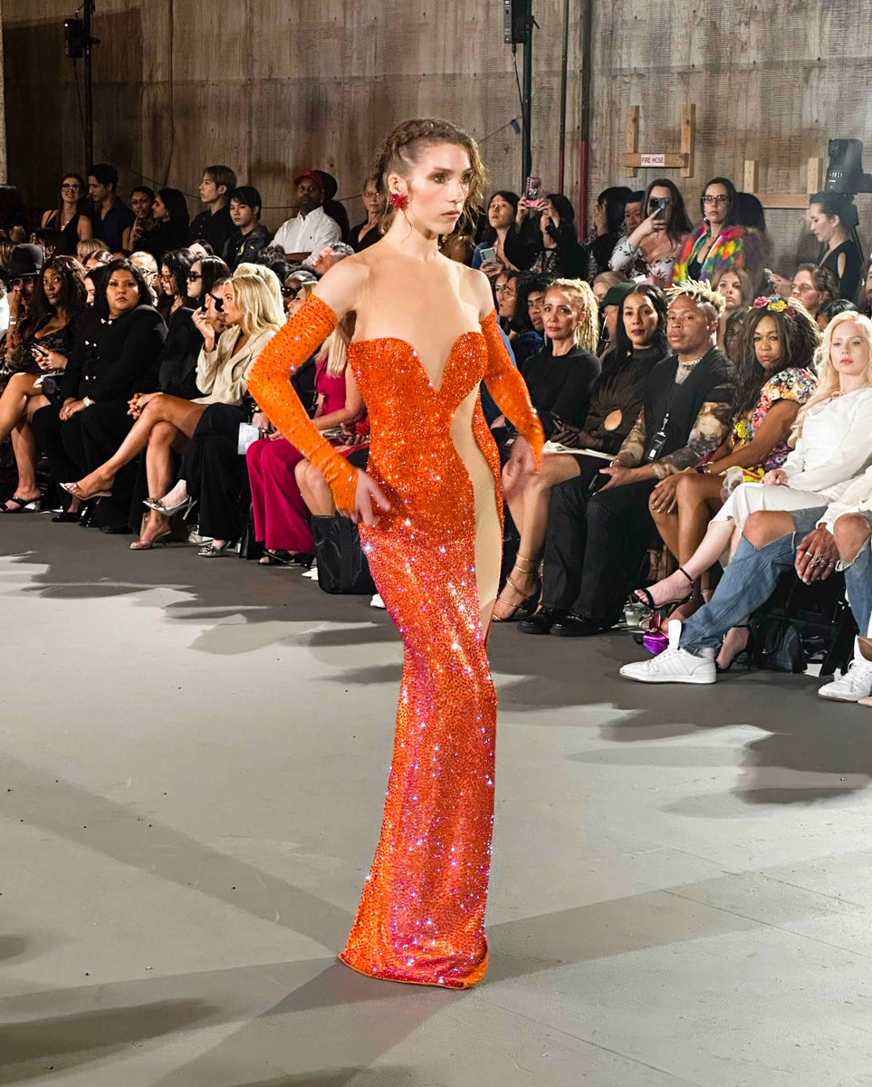 Fab5Lifestyle's tweet image. The Bureau Fashion Week LAFW Couture Collection Signature Night: A High-Energy Los Angeles Runway Experience: fabfivelifestyle.com/the-bureau-fas… #news #LAFW #designers #fashionrunway