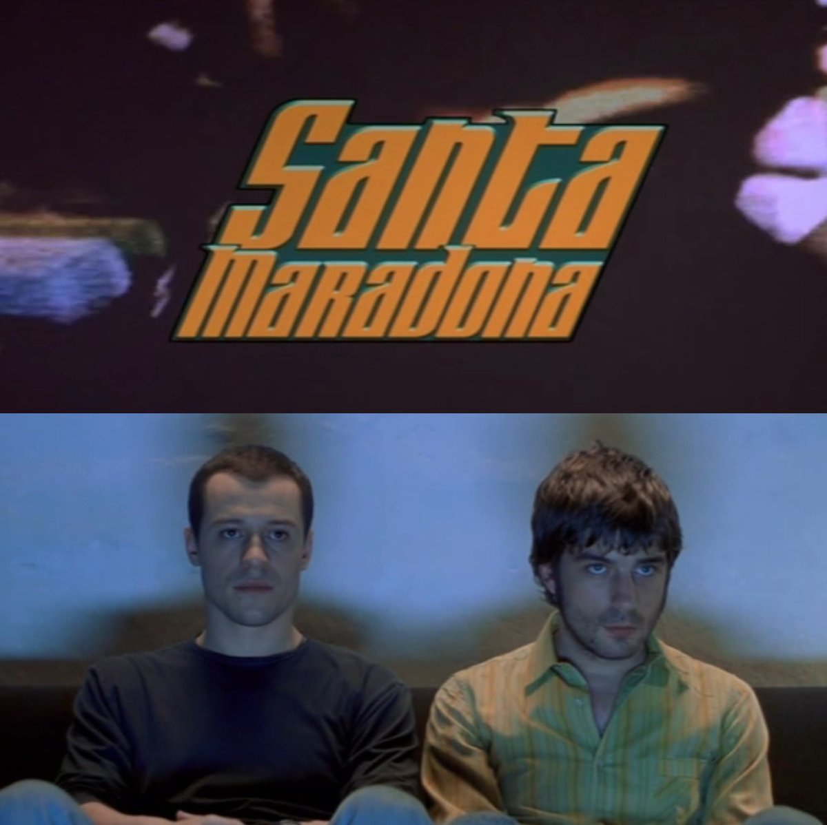 jan_novantuno's tweet photo. Parto dalle cose più importanti, e quindi parto dalla fine: Santa Maradona di Marco Ponti è un film pazzesco. È uscito nel 2001, venticinque anni fa, e si tratta di un esordio alla regia. Ha tutto. È ritmato, intenso, divertente. Ha due grandi attori protagonisti: Stefano Accorsi, in uno dei suoi ruoli migliori, e Libero De Rienzo, semplicemente iconico. È un flusso di coscienza senza fine, che va avanti e indietro, che esplora Torino, che la sviscera. È pieno di dialoghi e di battute brillanti. Ovunque ci sono fumetti, videogiochi e musica. C'è la cultura degli anni Novanta durante il suo apice. E c'è la crisi profonda di una generazione che non trova lavoro e che non ha un posto dove sentirsi a casa.

In alcune scene, c'è Libero De Rienzo che legge Calvin & Hobbes, steso sulla schiena, e ride di gusto. Sembra un film teso, eccessivo, volutamente esagerato e urlato. E invece rispecchia in modo preciso una certa epoca e, soprattutto, una certa cultura. È un film sull'amicizia, Santa Maradona: su due quasi trentenni che vivono insieme, che guardano ai quarant'anni con ansia, che non hanno nessuna certezza, che si nascondono dal proprietario di casa e che hanno una routine fatta di scommesse e giochi. Nonostante tutto, però, l'Andrea di Stefano Accorsi e il Bart (non Bartolomeo, attenzione) di Libero De Rienzo si vogliono bene. Anche quando discutono. Anche quando finiscono faccia a faccia, naso contro naso. Si vogliono bene e proprio per questo si dicono continuamente tutto quello che pensano e che provano.

Insieme a loro, ci sono la Dolores di Anita Caprioli e la Lucia di Mandala Tayde (i dialoghi tra lei e De Rienzo sono una delle cose più belle di Santa Maradona). E poi sì, è un film sui luoghi comuni, su questo sentire ossessivo, su questa idea di ordine e buona società, sulla cattiveria profonda - anche se non dichiarata - che scorre nelle persone. Santa Maradona, per quanto mi riguarda, è soprattutto Libero De Rienzo: la sua faccia, la sua voce; il modo in cui gioca con la camera. Ha vinto un David per questo ruolo. E ogni volta che lo rivedo, trovo sempre incredibile la sincerità con cui sa scandire ogni singola battuta. Santa Maradona è su Sky e NOW.
