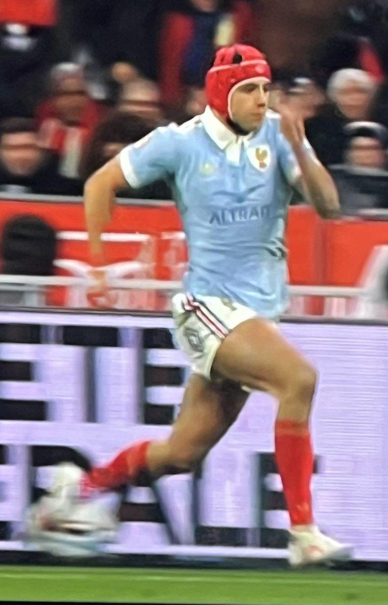 Emmanuel Bernard tweet media