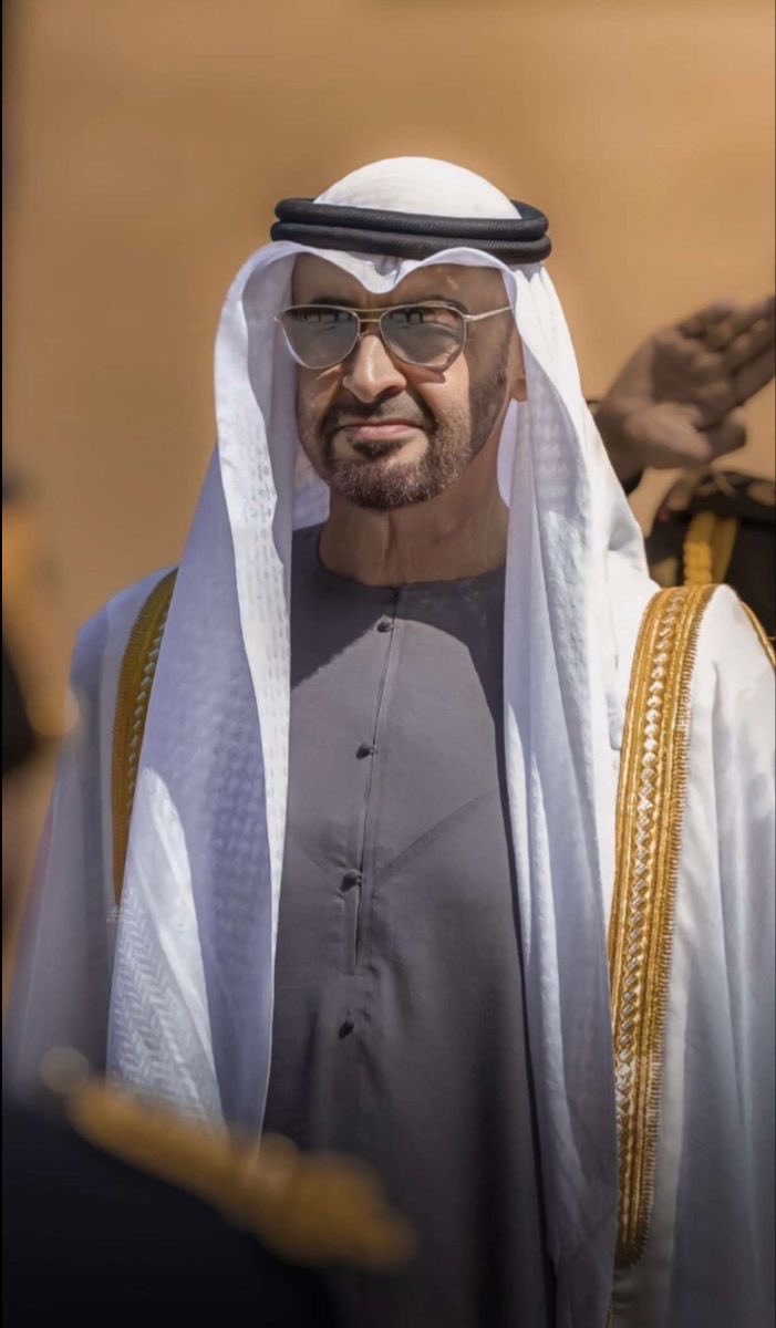 لولاك نحــــنا ما اعـــتـزيــنـا 
عزايـــم لا يــمـــكن تــليـــن 
لا هنت يا ليـــث الـــعريـــنا 
يا قدوة شيــوخ ميــاميــن 
موقــفك دايــــم يحـتميـــنا 
ونضد بك كــــل المـعــادين