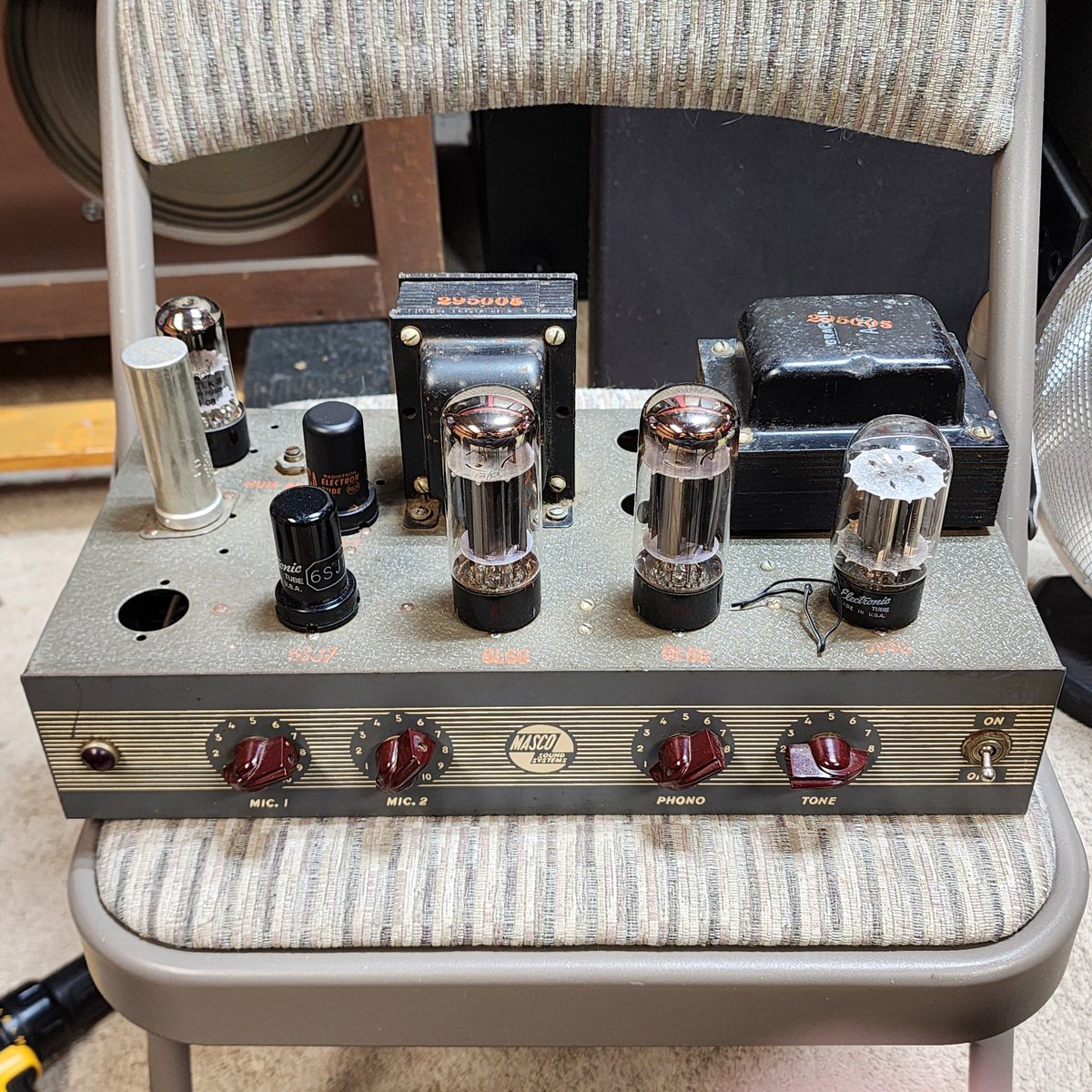 TomsAmpsDetroit's tweet photo. 1947 #Masco MA-25 PA. 2 6L6, chassis clearly multi-use. Nice cleans, big gnarly.
https://t.co/HQ6uV8HlRl, Royal Oak MI 248-808-2951
Players welcome. https://t.co/0cQmcjgfTS