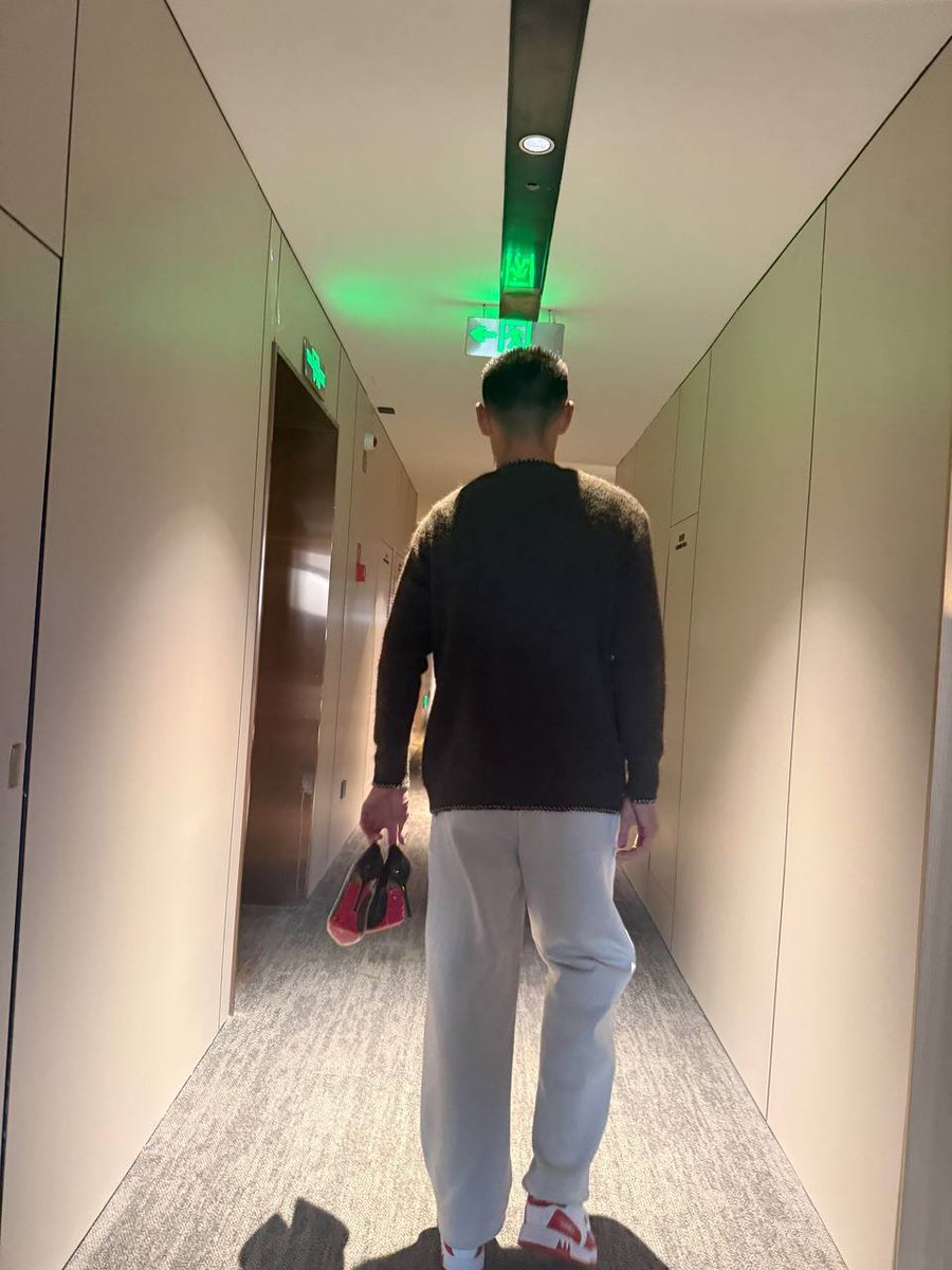 严老师不严 tweet media