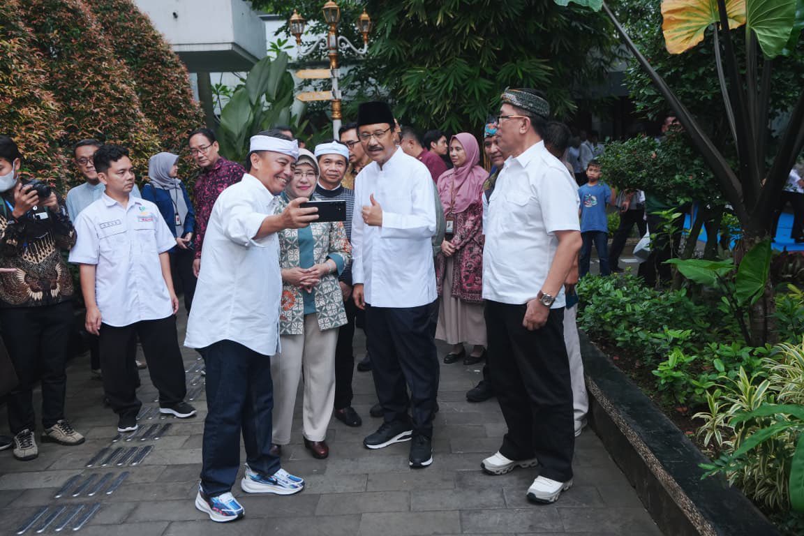 KemensosRI's tweet photo. Menteri Sosial Saifullah Yusuf (Gus Ipul) menegaskan bahwa pemeringkatan desil dalam Data Tunggal Sosial Ekonomi Nasional (DTSEN) sepenuhnya dilakukan oleh Badan Pusat Statistik (BPS) menggunakan pendekatan ilmiah berbasis statistik. https://t.co/u6PFSmpakH