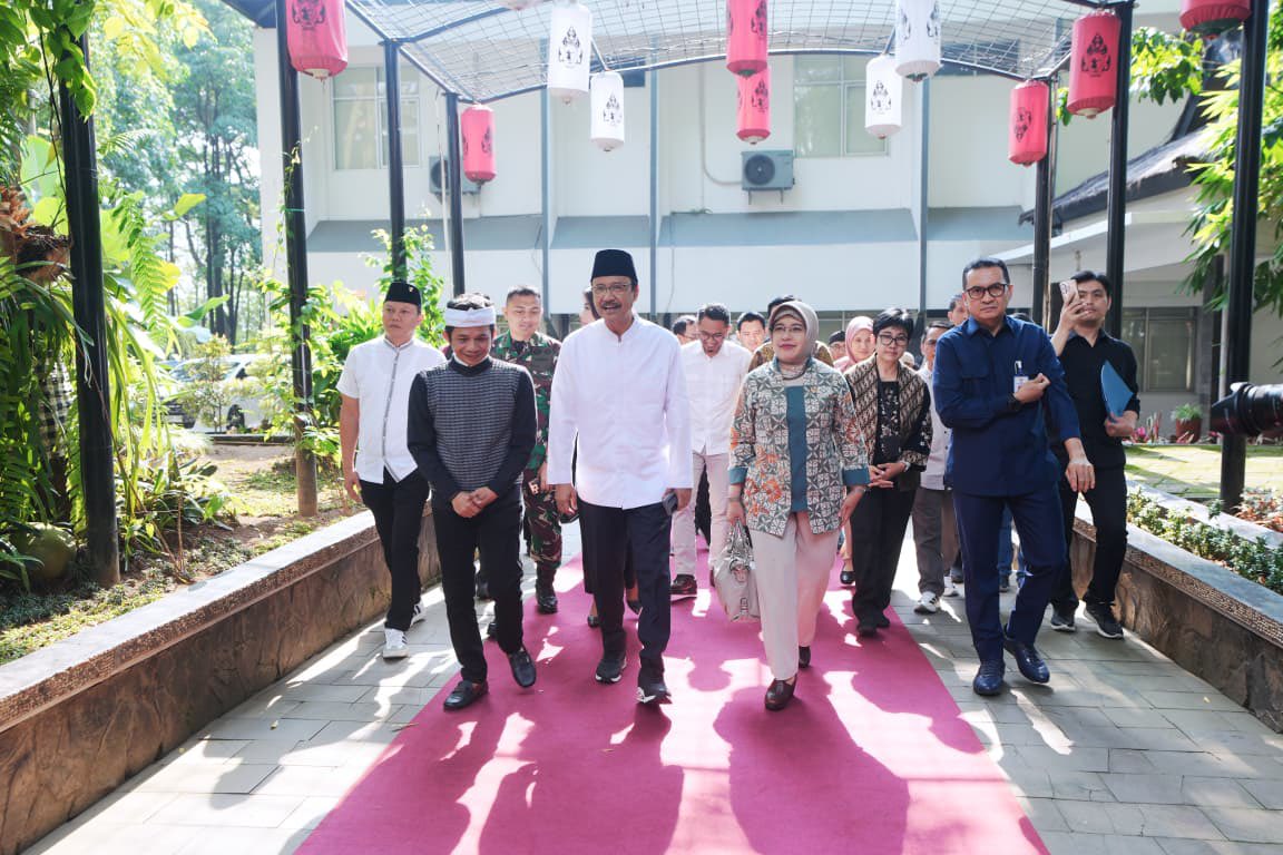 KemensosRI's tweet photo. Menteri Sosial Saifullah Yusuf (Gus Ipul) menegaskan bahwa pemeringkatan desil dalam Data Tunggal Sosial Ekonomi Nasional (DTSEN) sepenuhnya dilakukan oleh Badan Pusat Statistik (BPS) menggunakan pendekatan ilmiah berbasis statistik. https://t.co/u6PFSmpakH