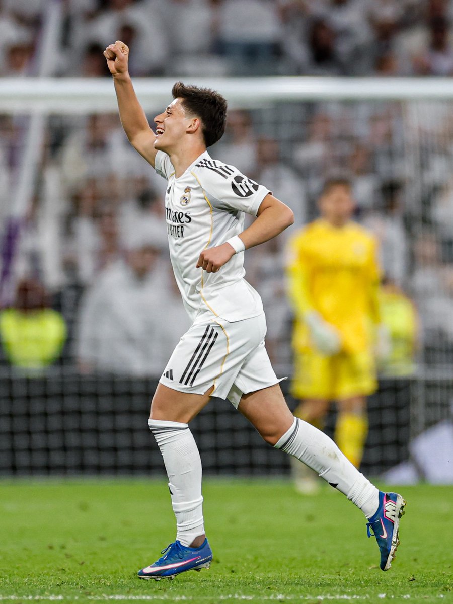 MadridUniversal's tweet photo. 🚨 BREAKING: Arda Güler scored with a shot from 68 meters. It is the longest goal that has been scored in La Liga, tied with Antonio José's goal (for Numancia) against Sevilla in 2004, from a very similar distance.

A Real Madrid player hadn't scored in La Liga from their own half since Lasa's goal against Sevilla in 1995 (from 58 meters).

— @2010MisterChip