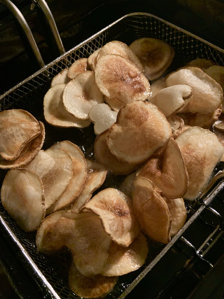 SweetCakers's tweet image. You know what I’m going to say….lol

“Homemade” kettle chips fried in peanut oil, seasoned with slap your mama spice blend. 

Super good!  And would you believe that 2 potatoes makes one bag of chips!  We are being ripped off!