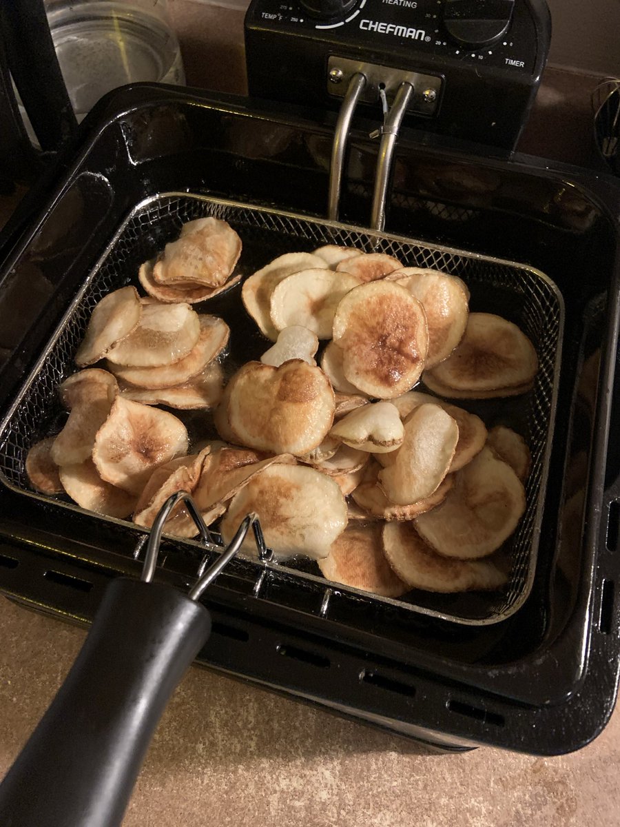 SweetCakers's tweet image. You know what I’m going to say….lol

“Homemade” kettle chips fried in peanut oil, seasoned with slap your mama spice blend. 

Super good!  And would you believe that 2 potatoes makes one bag of chips!  We are being ripped off!