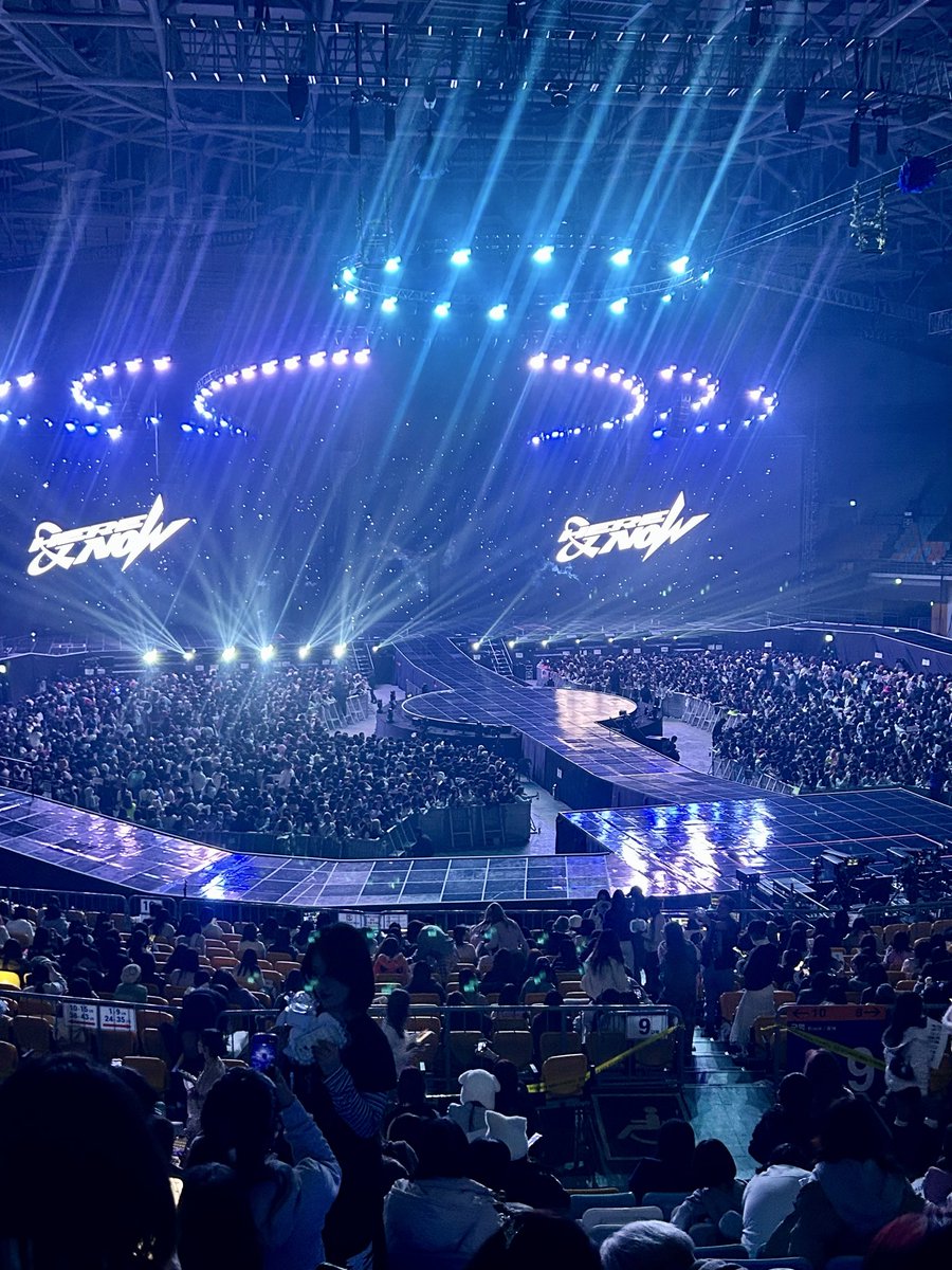ZEROcolaONE's tweet photo. アンコンソウル1日目・2日目参戦💖💙
とっても素敵な思い出になった.ᐟ.ᐟ.ᐟ
5年後か7年後か10年後か分からないけど、またいつか会いに行きます(ง •̀_•́)ง https://t.co/3wybYF3ynH