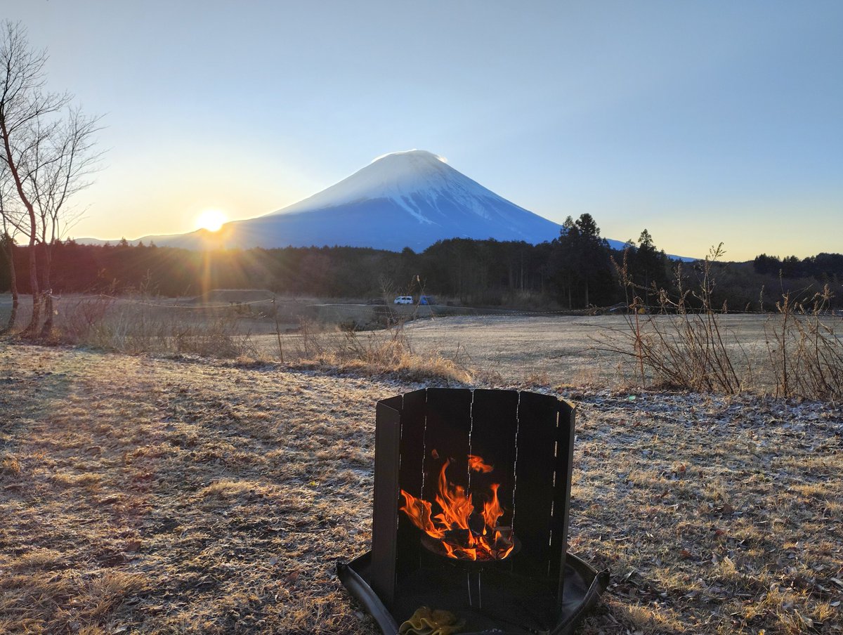 fmymd1's tweet photo. おはよう、富士山
#キャンプの朝 https://t.co/XBJjN9m6Jx