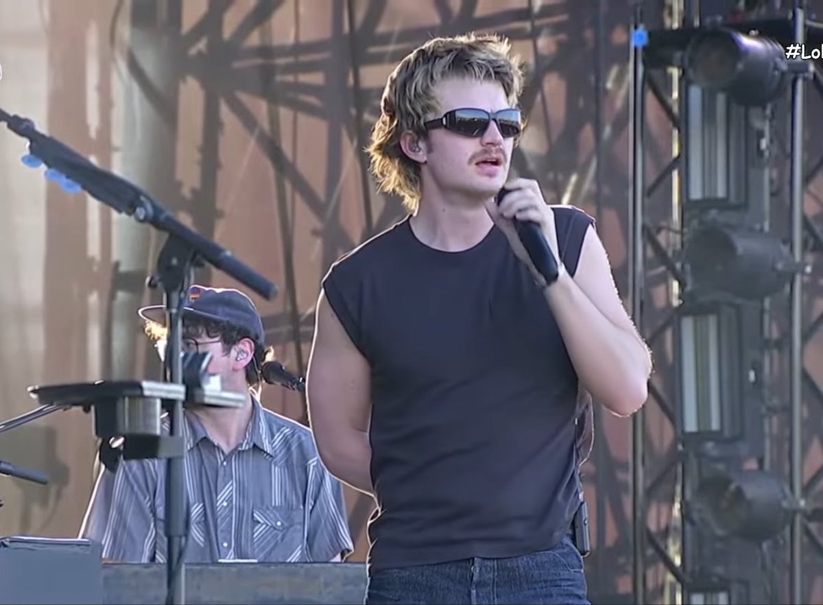 Julia ☽ tweet media