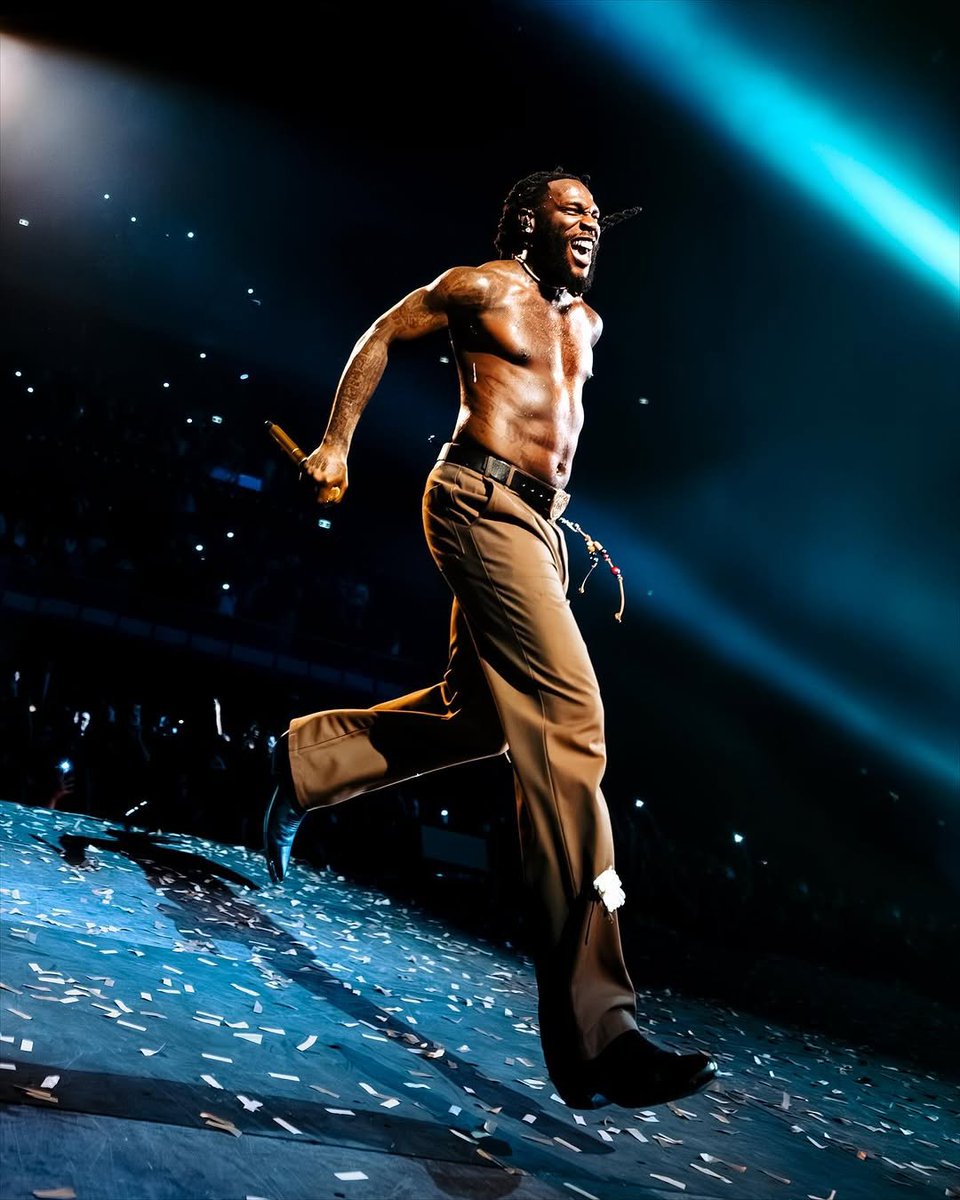 AlbumTalksHQ's tweet photo. 🚨 Burna Boy is officially the FIRST African artist in history to gross over $1 million from a single concert in 3 continents (North America, Europe and Oceania) 🔥🦍 https://t.co/zX3Dht90ak