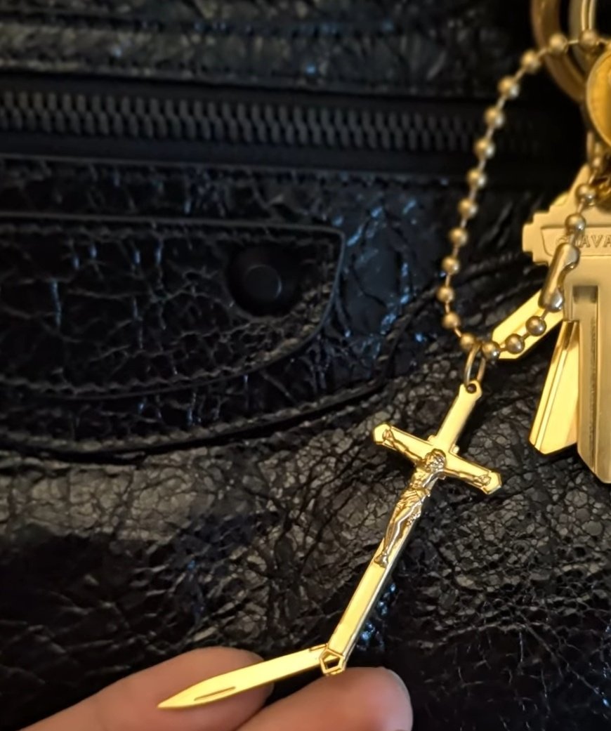 h e a v e n l y tweet media