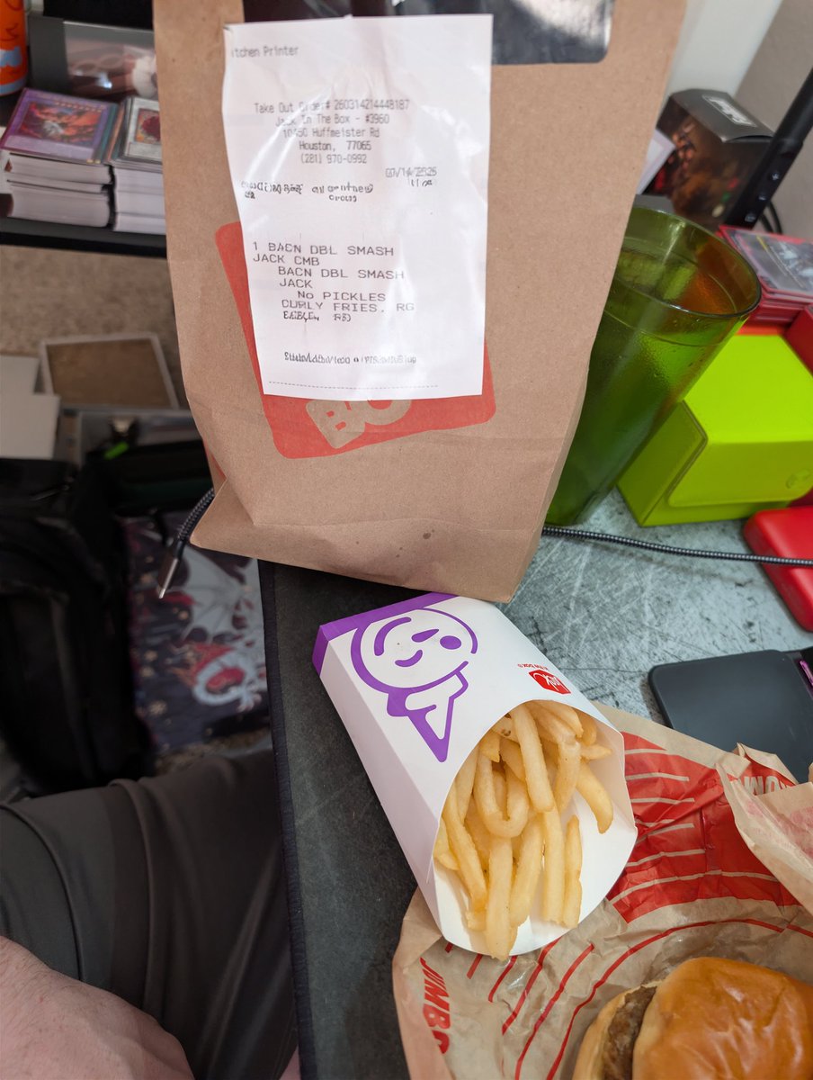 HoosierTonyTCG's tweet photo. Hey @JackBox for some reason this location loves taking my money for curly fries but giving me regular fries, second time doing this to me. Can we stop this ass out makes me genuinely hate ordering from y'all. https://t.co/oczOx73xXE