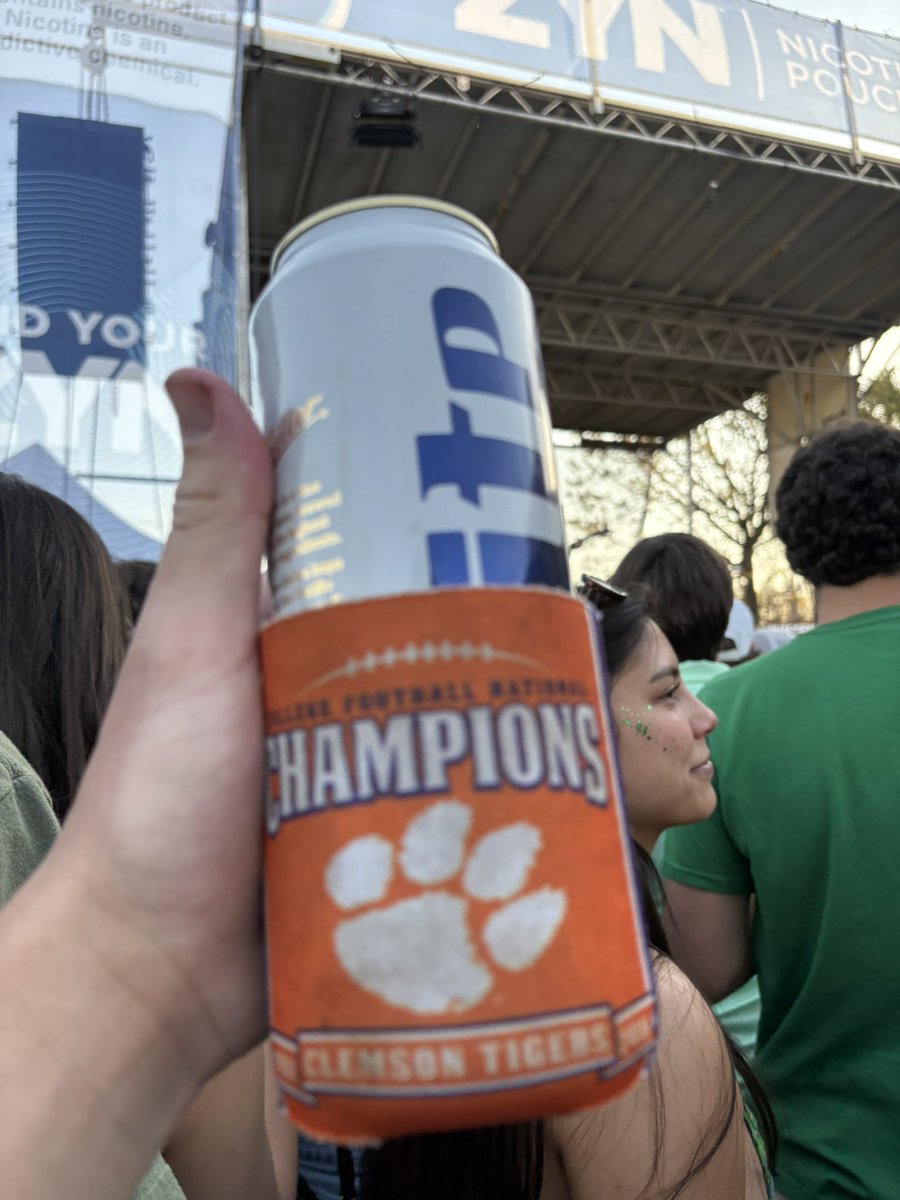 Leeroy Jenkins tweet media