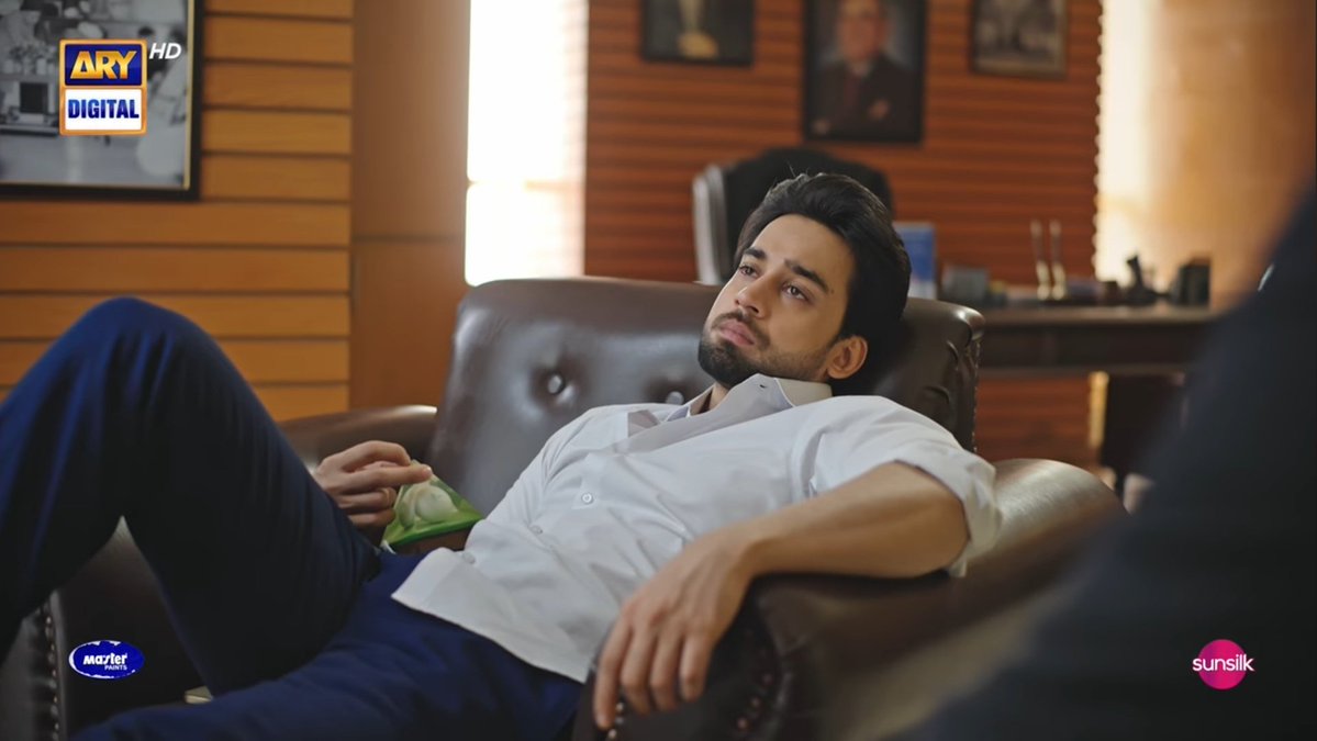 This scene damn kamyar u were so real for it when u whatever i do everyone has problem now i became sober still ppl have problem..banda kya krey🥹jaan ly kr mano gy😡
#MeriZindagiHaiTu
#BilalAbbasKhan
#KamyarSohail