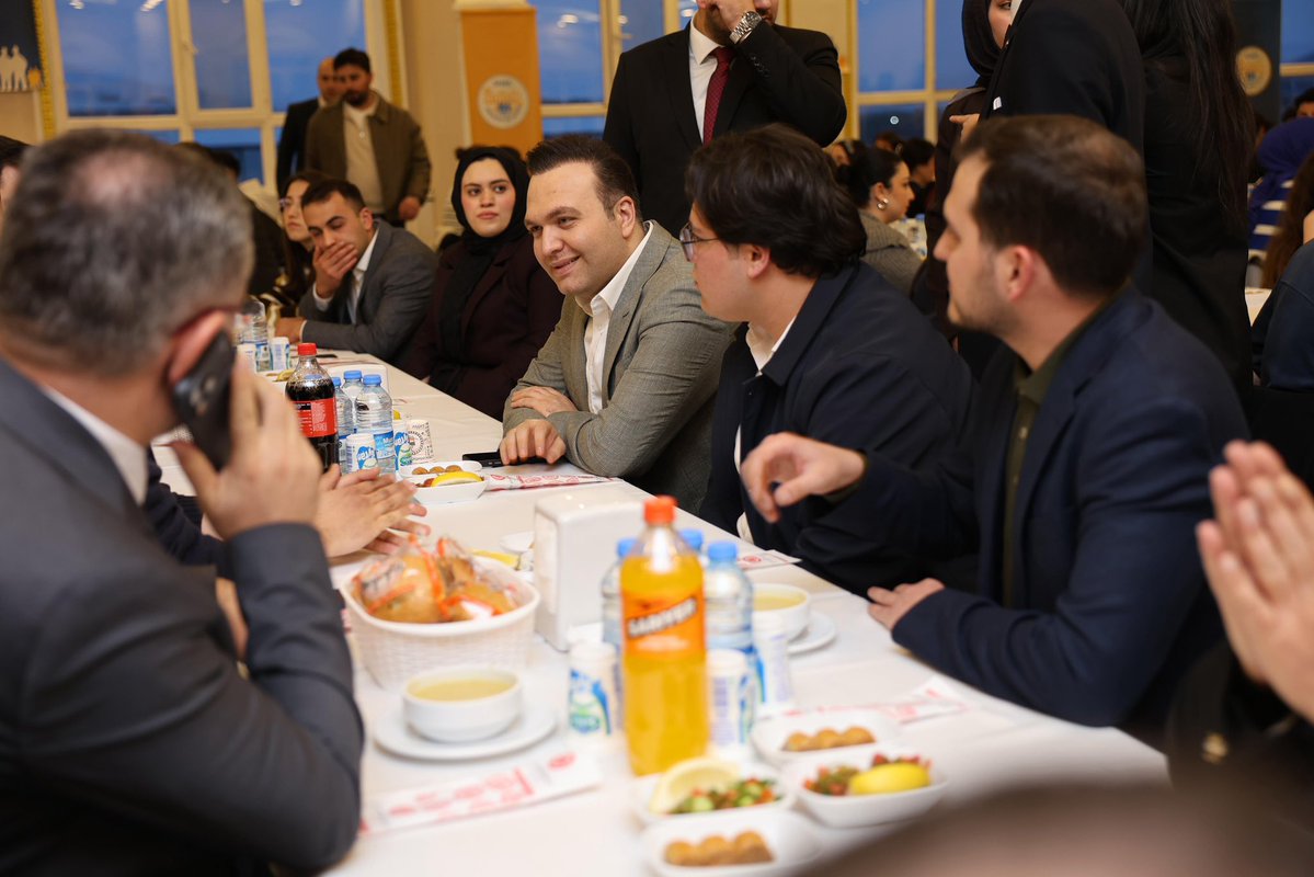 Kampüs İçin İftar Vakti 🌙

📍 Sivas Cumhuriyet Üniversitesi

Cumhuriyet Üniversitesi kampüsünde kurulan iftar soframızda üniversiteli arkadaşımızla bir araya geldik.

ÜNİAK kampüs iftar soframızda Gençlik Kolları Başkanımız Sayın <a href="/avyusufibis/">Yusuf İBİŞ</a> ile birlikte üniversiteli