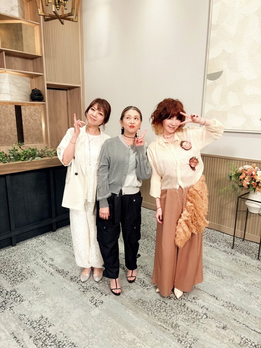 fujitvplus's tweet photo. ／
#こなおば
メディア出演のお知らせ📺
＼

3/22（日）7:00～OA
『#僕らの時代』
に #飯島直子 さんが出演いたします‼️
#小泉今日子 さん、#YOU さんと
豪華すぎる対談が実現✨

ぜひチェックしてくださいね🖐️

詳���は👇
https://t.co/wSx8tSNR7v

#こないだおばさんって言われたよ https://t.co/Z7k9ltc3xI