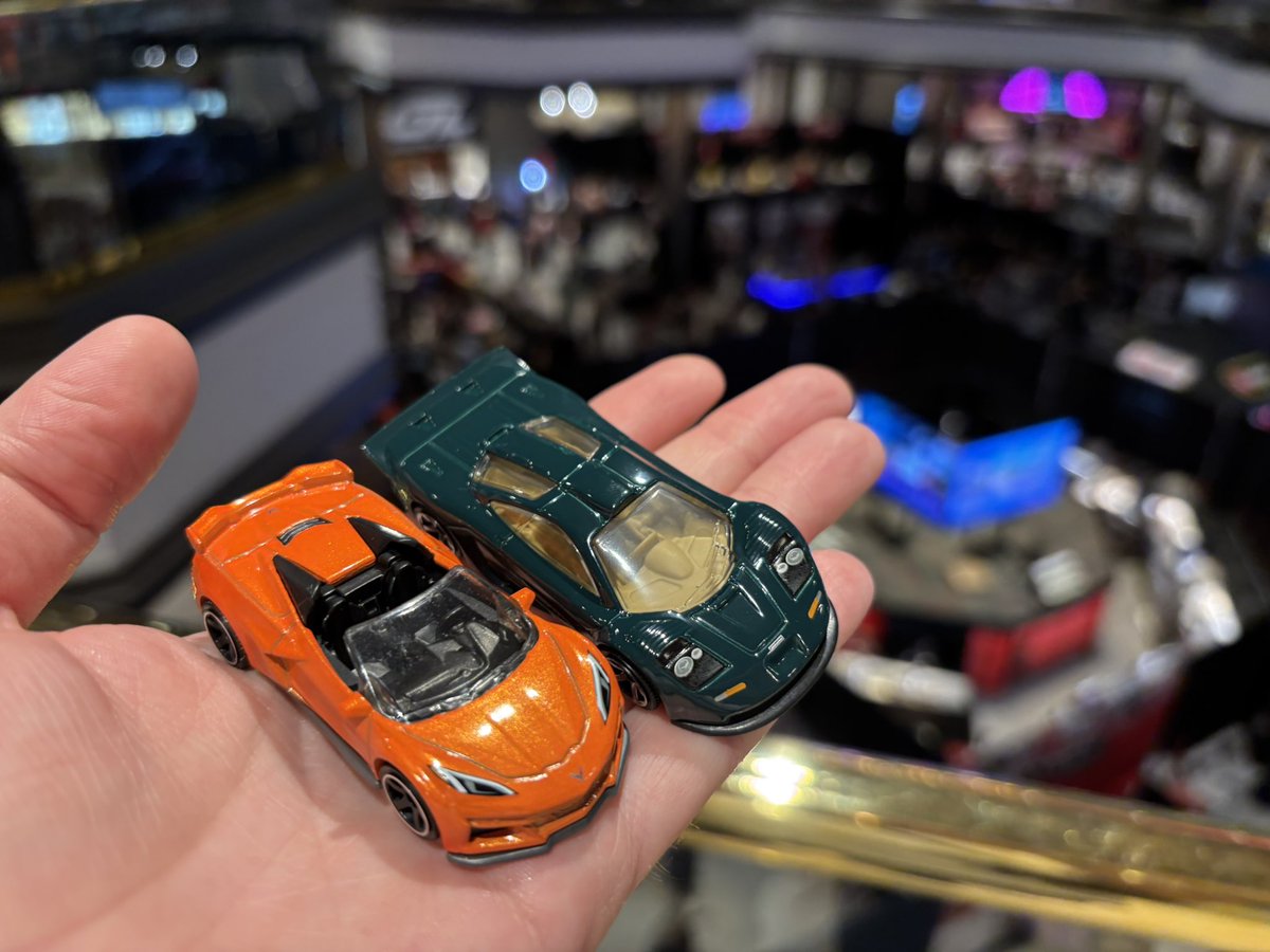 GabuTheLVDon's tweet photo. Technically not Friday cause I just got them in today, but freed just in time for #DiecastSuperCon in Vegas! https://t.co/4wCLHsp9rO