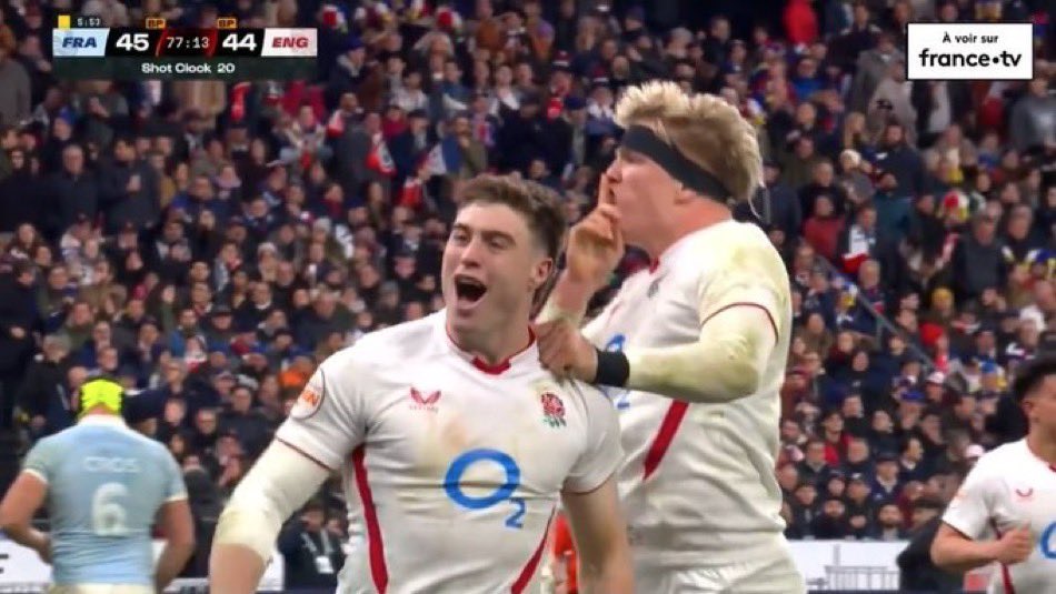 Clown shushing the French after England scored their last try only to hand France possession to win the game at the death 😡 #6nations