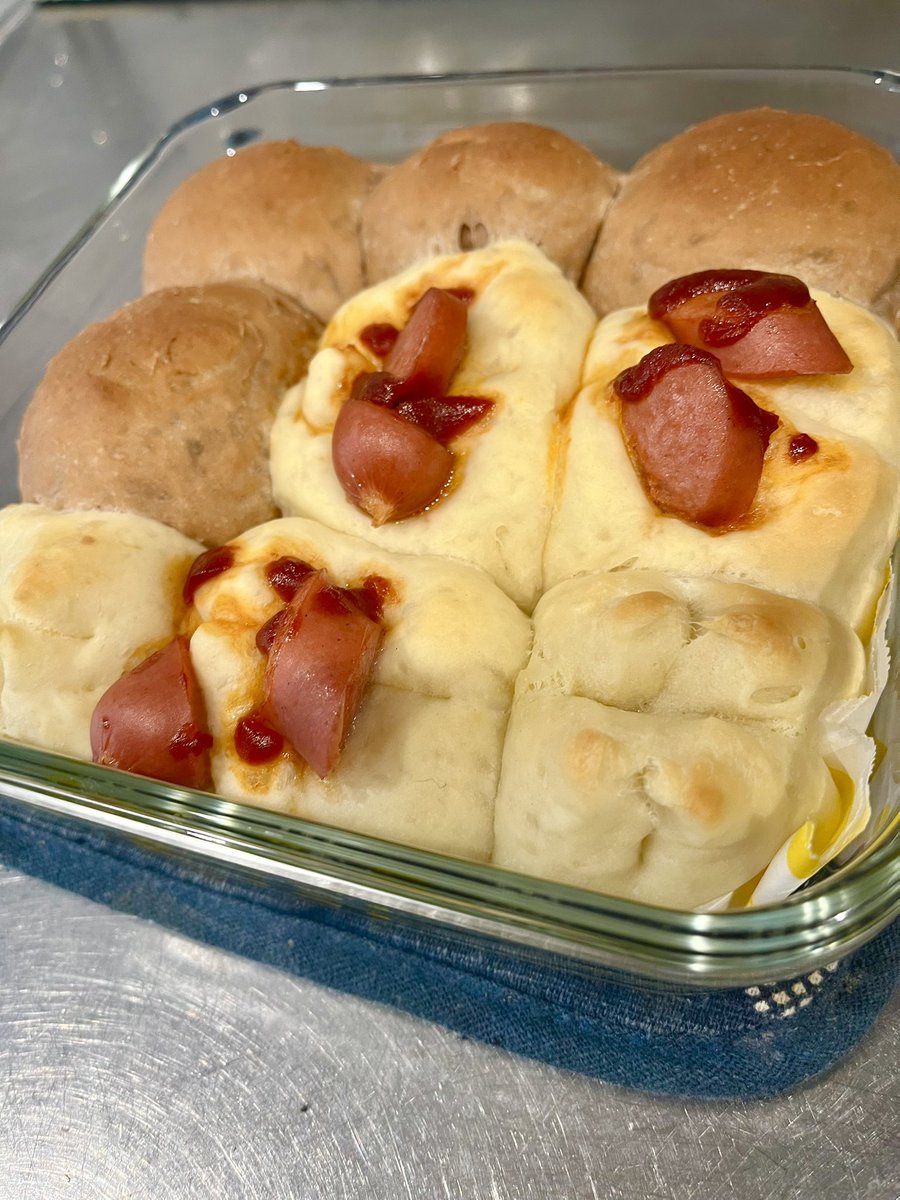 PrettyGuardianE's tweet photo. 子どもたちが起きる前にパン焼かなきゃ、起きねばと夢の中でも思いすぎて寝た気がしない
出来はにっこり😋 https://t.co/1rBRBpYQW0