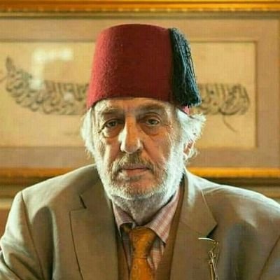 Kadir Mısıroğlu:
"Keşke yunan galip gelseydi"

İlber Ortaylı:
Sen bu lafı Fransa'da söylesen kafanı giyotinle koparırlardı. 
ABD'de söylesen muhtemelen elektrikli sandalyeye oturturlar.
Rusya'da söylesen idam ederler ve senin yedi ceddinide ortadan kaldırırlardı"

Mekanı Cennet