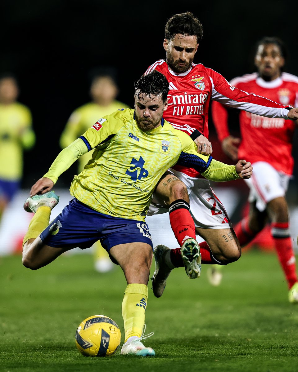 vsports_pt's tweet photo. Liga Betclic: Benfica bate o Arouca por pouco e soma mais três pontos.

#LigaPortugalBetclic #VSPORTSLPBETCLIC #EPOCA2526 #JORNADA26 #FCASLB #FCA #SLB https://t.co/UZE30aaLdC