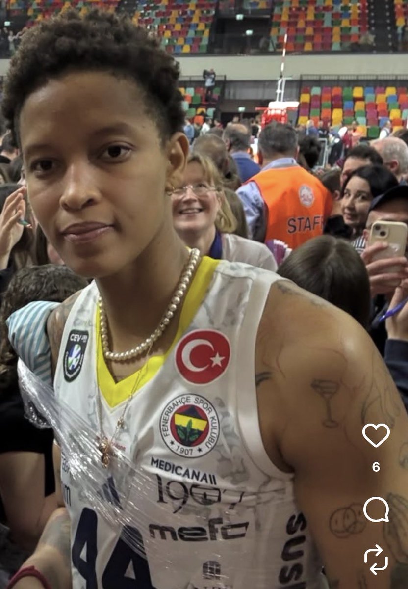 Lei sempre felice di farsi le foto 😅😅😅😅😅😅😅 #Vargas