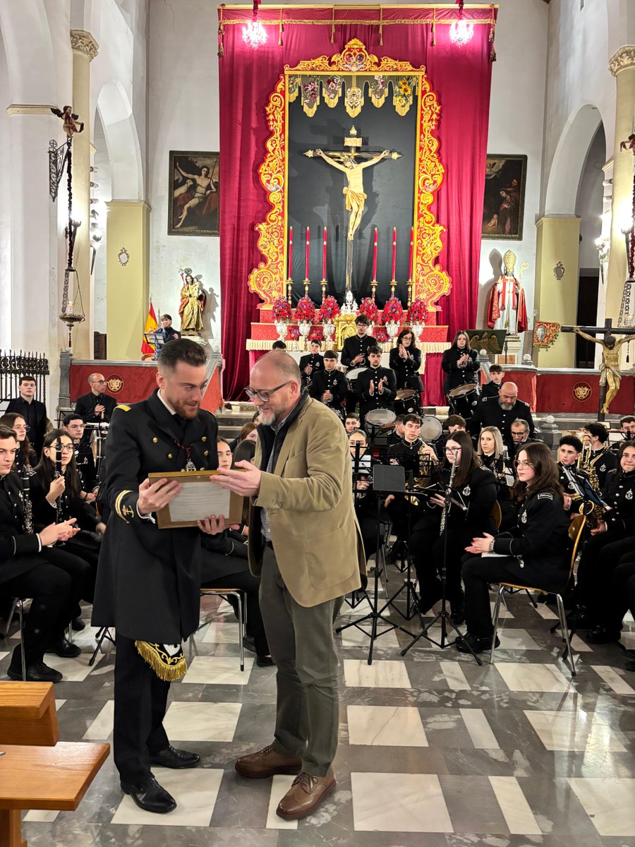 #Concierto | En la noche de ayer, la Iglesia de San Cecilio acogió el concierto de marchas procesionales bajo el título “El Realejo, al compás de Los Favores”, un acto que contó con una gran afluencia de público y en el que se vivieron momentos muy especiales.