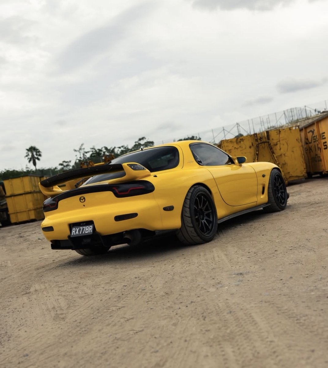 kingsofjdm's tweet photo. Something about a Yellow FD 💛🇯🇵✨ https://t.co/mvpwRLovfN