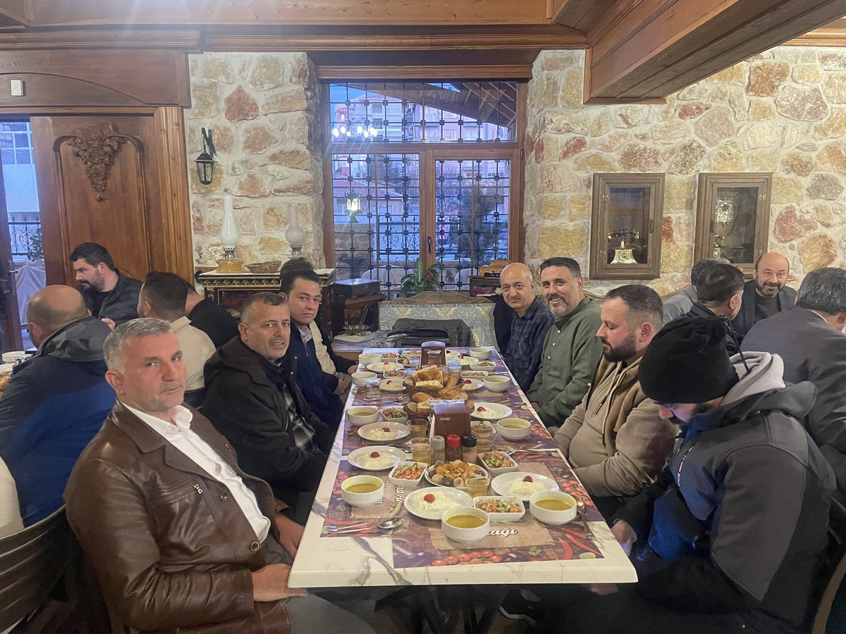 MÜSİAD Afyonkarahisar Yönetim Kurulu olarak, üyelerimiz arasındaki bağı güçlendirmek ve Ramazan’ın maneviyatını paylaşmak adına düzenlenen iftar programında bir araya geldik.