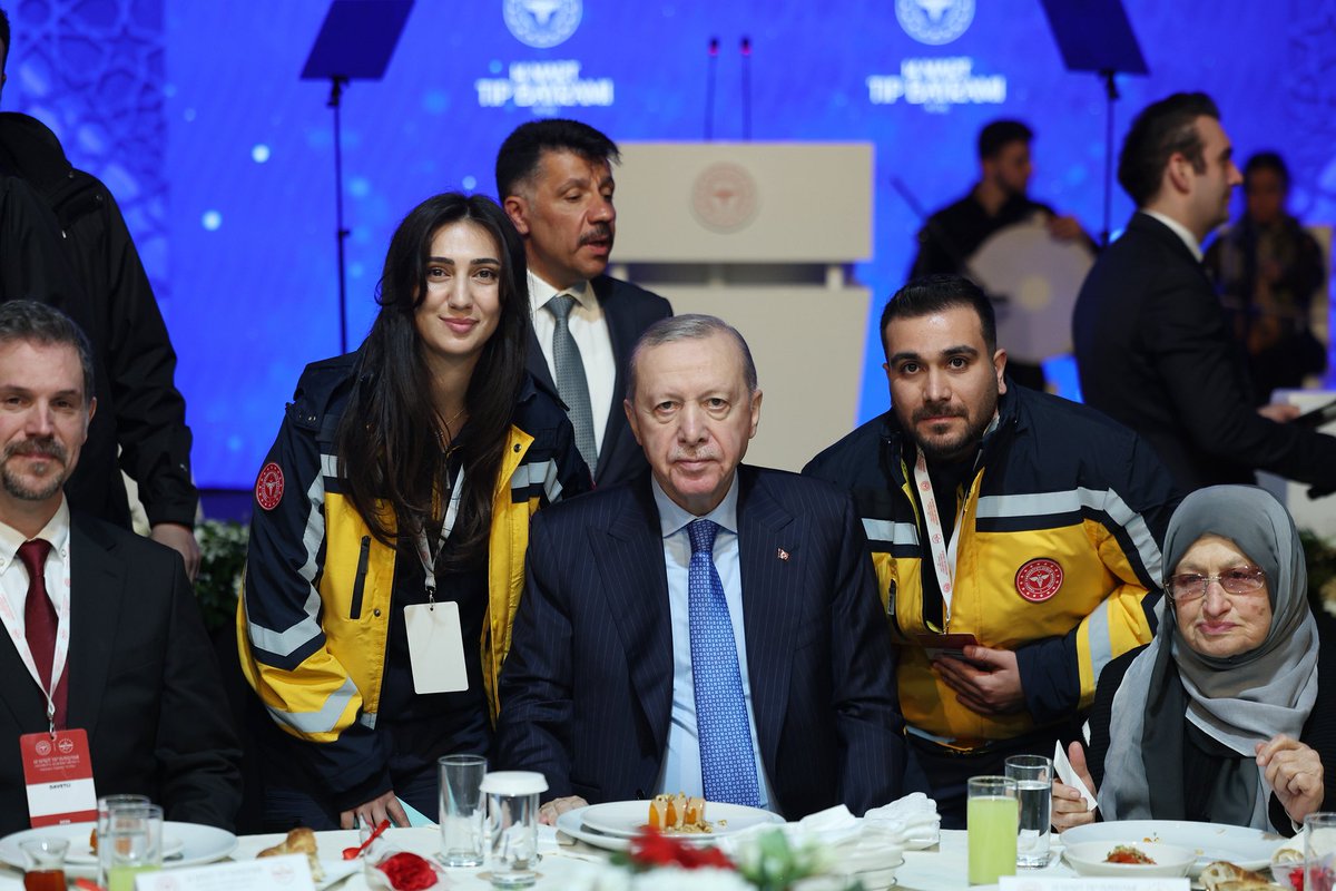tcbestepe's tweet photo. “Sağlıkta tertemiz bir sayfa açtık” https://t.co/olvpUfOs5p https://t.co/HyUpuqNOw4
