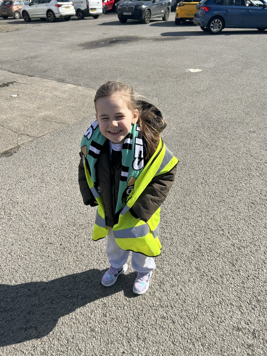 Laura Evans tweet media