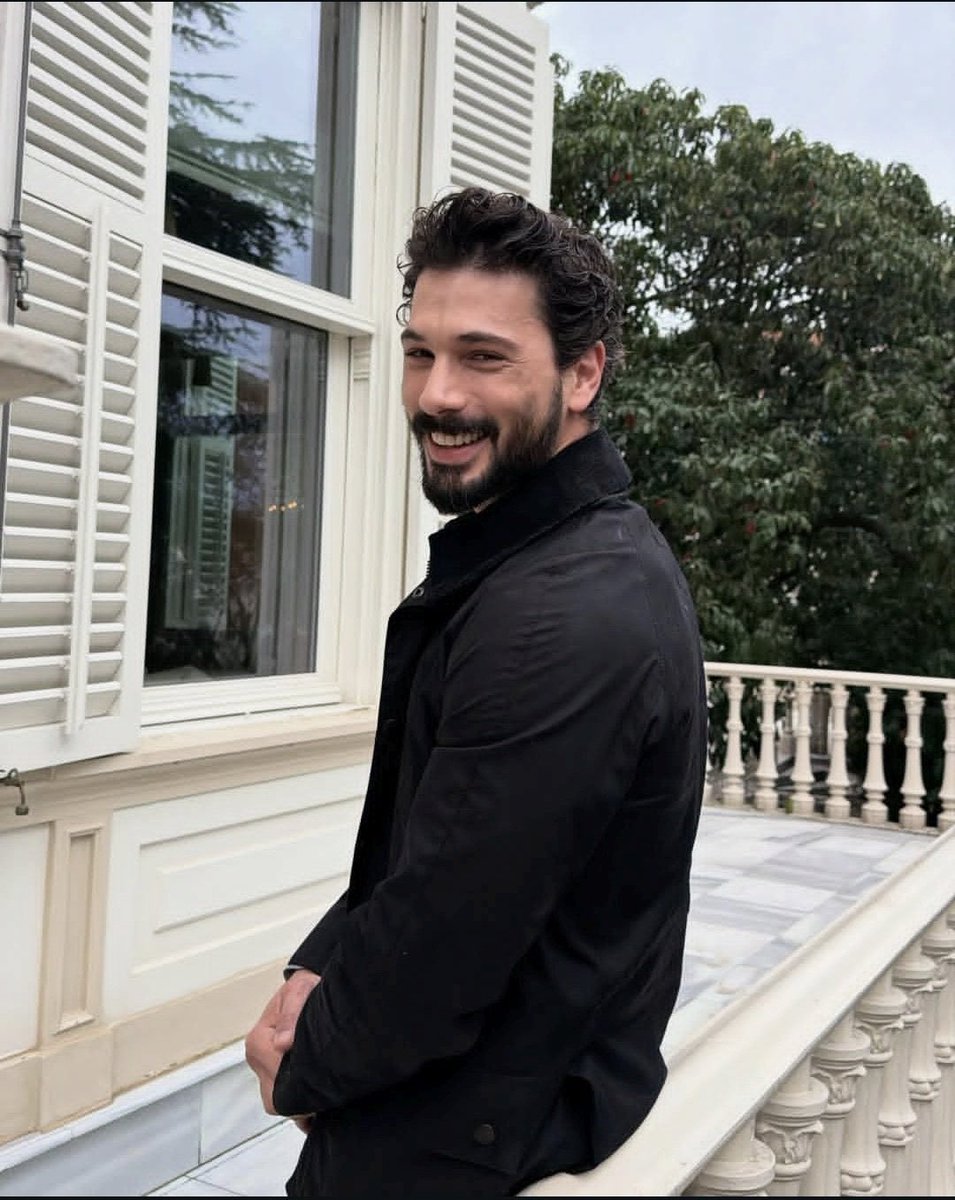lütfen 🥺 
#AyçaAyşinTuran
#DenizCanAktaş 
#Yeralti <a href="/Yeralti_Dizi/">Yeraltı</a>
