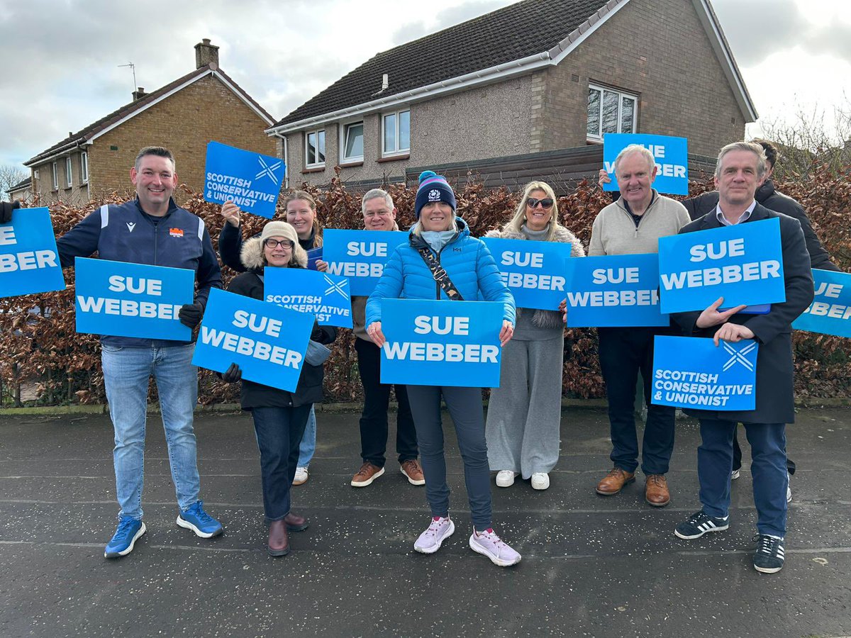 SueJWebber's tweet photo. A great campaign session this morning in Edinburgh South Western.

People want
⚫️ roads, pavements and potholes fixed
👮‍♂️more visible policing 
💷lower taxes and 
📈a growing economy 

In May, vote 🗳️ @ScotTories for a strong local voice and to stop the SNP

@Miles4Lothian https://t.co/mbmSeYXTbj