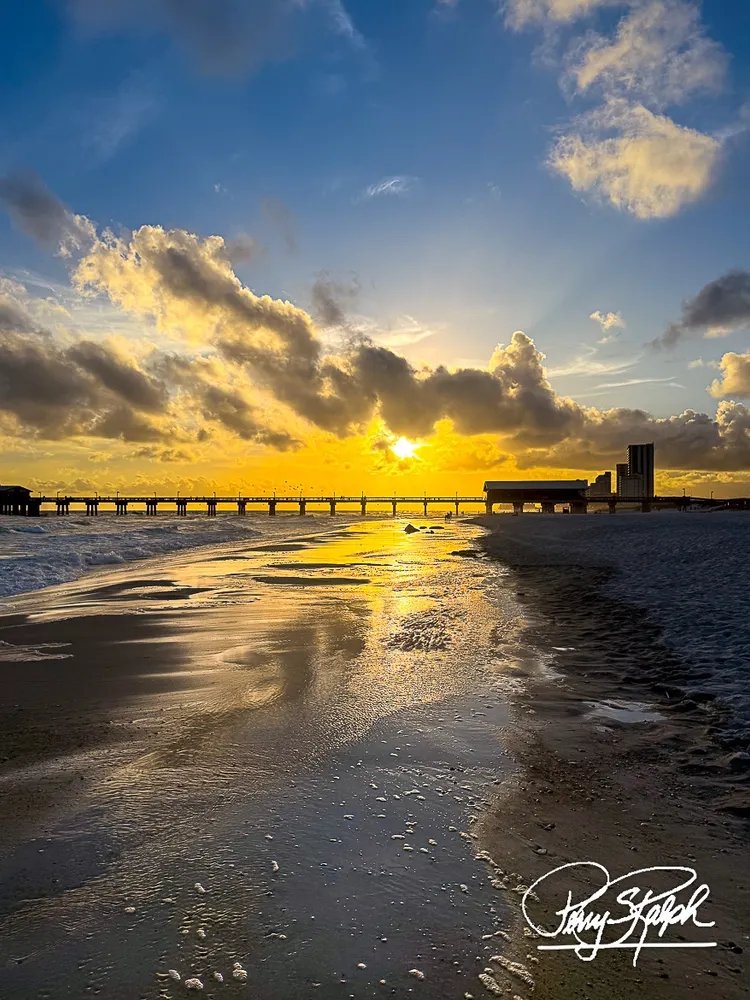perryralph's tweet photo. Share your Photo with Straight Lines #StraightLines

The only straight line in nature is the horizon of the big body of water like the Gulf or Ocean.

"Sunset at Gulf Shores State Park”  

And i added something manmade the Gulf State Park Pier #Sunset #GulfShores #Alabama #Pier #Photography