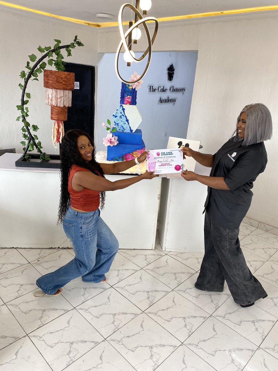 TheCakeChancery's tweet photo. Proudly certified by The Cake Chancery 👌…

The student.                                    The Tutor https://t.co/iRB3JT9HQc