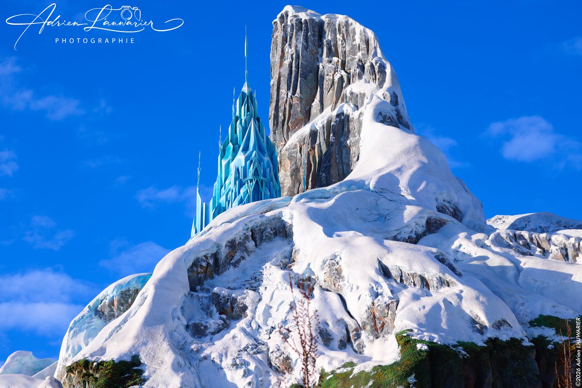 adrienlauwarier's tweet photo. ❄️ LE MONDE DE LA REINE DES NEIGES & ADVENTURE WAY ✨
J-15 Avant l'inauguration de Disney Adventure World et l'ouverture du Monde de La Reines des Neiges... 🎉🎆
#DisneyAdventureWorld ✨ #WorldOfFrozen ⛄️ #AdventureWay 🌺 #DisneylandParis 💫 #DisneyParks
📍Parc Walt Disney Studios (Disney Adventure World), World of Frozen & Adventure Way @DisneylandParis 

📸©2026 @adrienlauwarier
