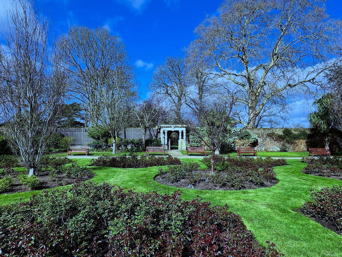 #picoftheday Who doesn’t love Walled Garden!