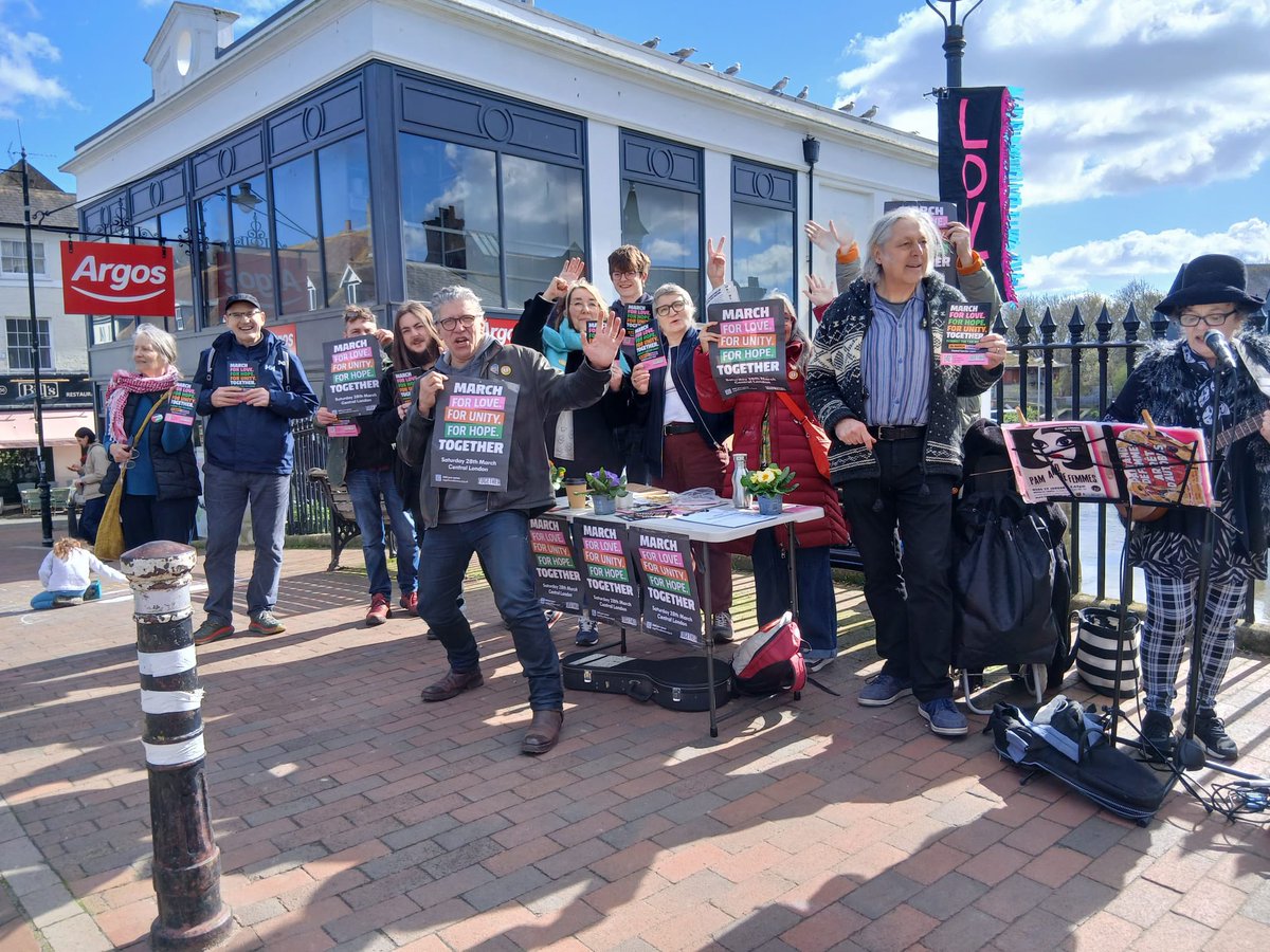 Stand Up To Racism tweet media