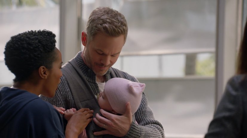 angela junior tweet media