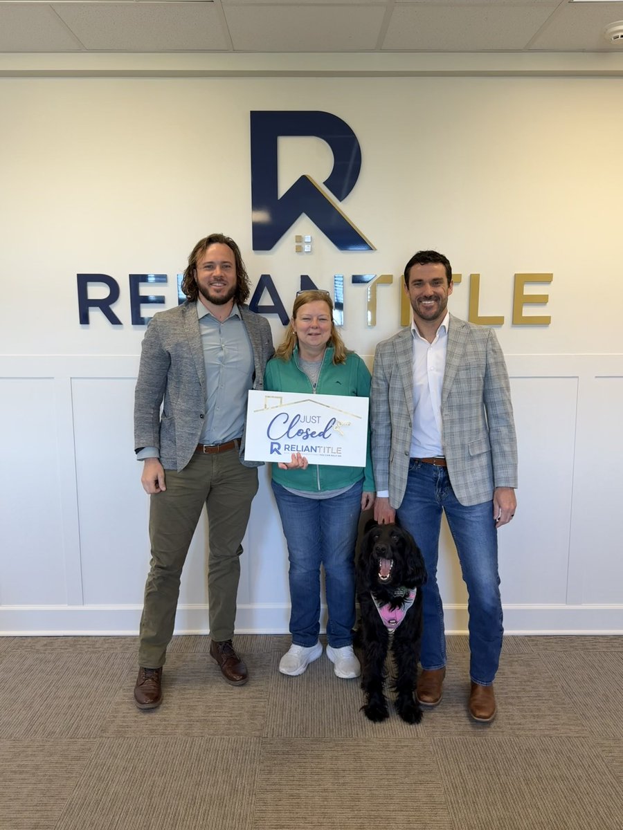 TylerAlbrecht10's tweet image. 🏡🎉 FREE HOUSE ALERT! 🎉🏡
Congrats to my amazing client, Miss Donna! After over a year 🔎, 4 failed contracts ❌, and selling her Alabama home 🏠➡️💛, she’s now in her new barndominium in Breaux Bridge near family 👨‍👩‍👧‍👦✨ #Talktotyler